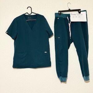 Figs Size Large Petite Scrub Set